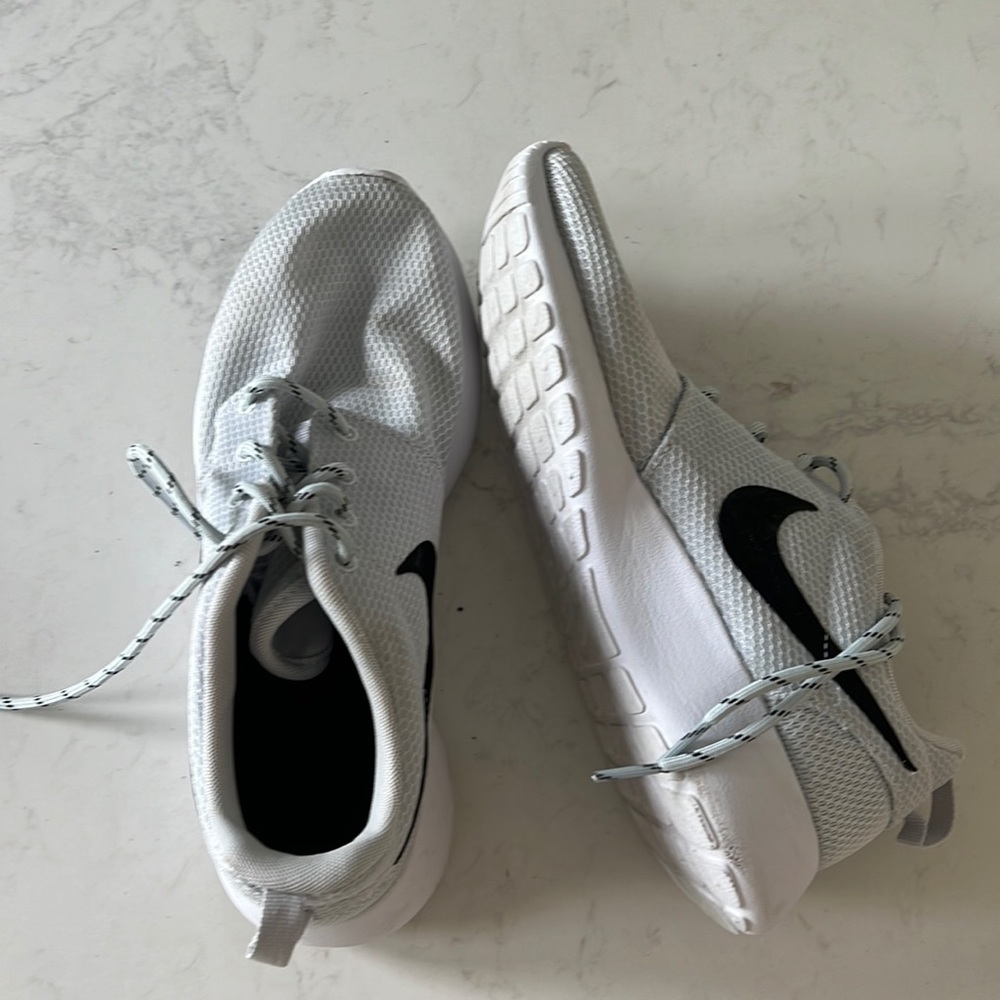 Women’s rosch runs Nike